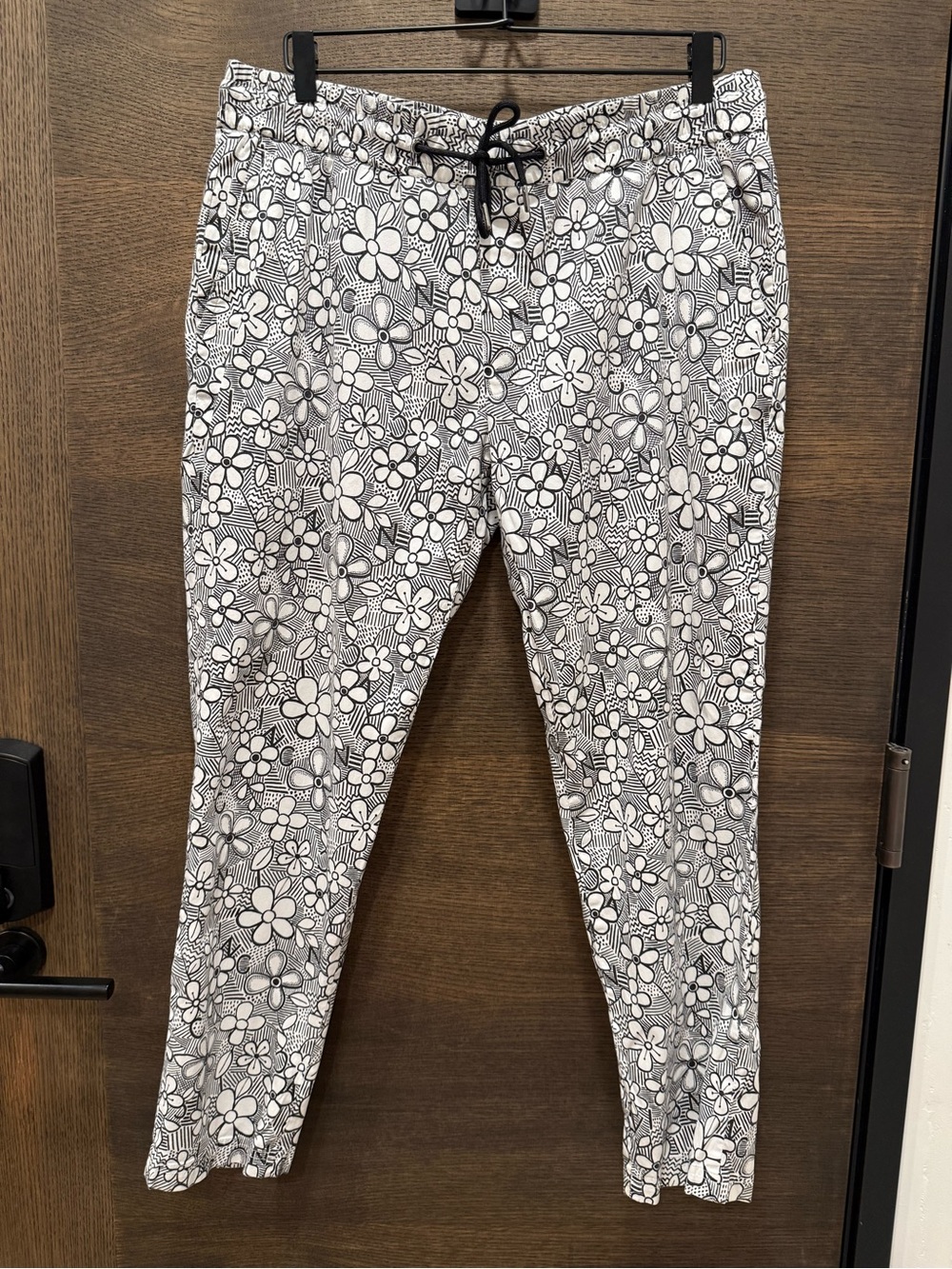 INC International Concepts Black & White Floral Drawstring Joggers